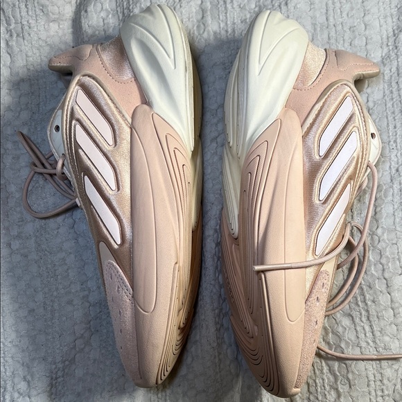 adidas Ozelia Women's Sneakers in Light Pink and Gold size 7.5 - Picture 9 of 10